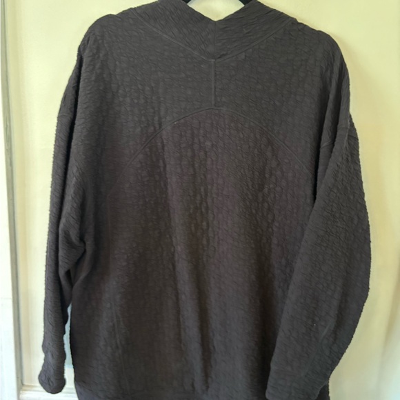 Lululemon black neck high-low textured tunic - Picture 2 of 2